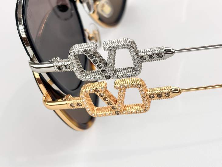 Picture of Valentino Sunglasses _SKUfw75760468fw